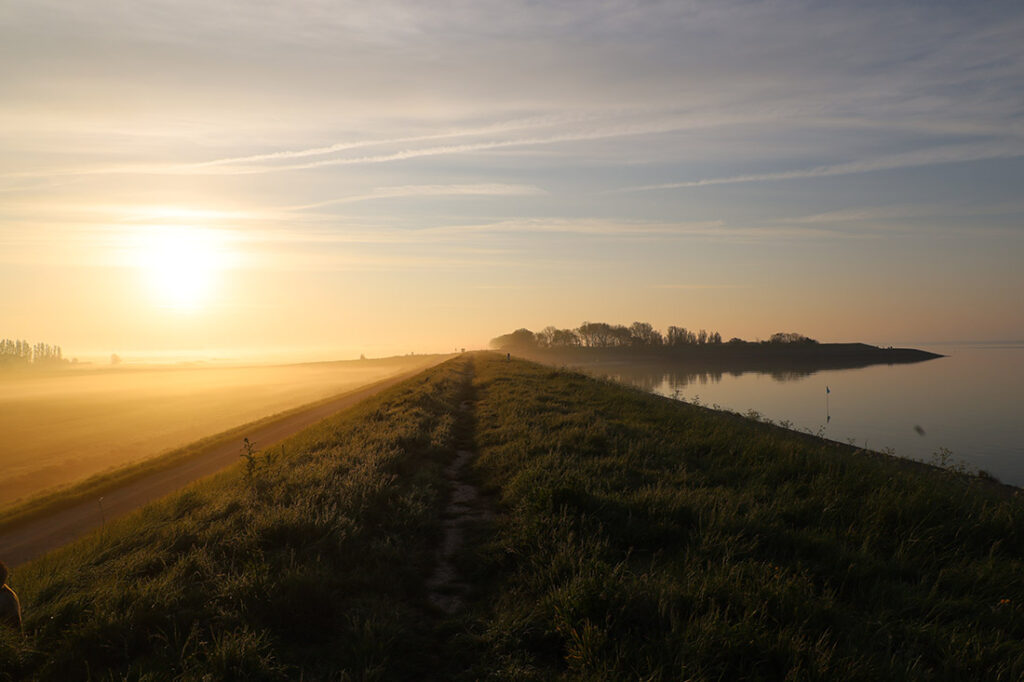 Exclusief Zeeland - zonsopgang met dauw